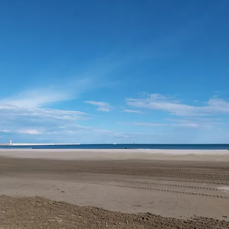 T2 Lumineux A 200m De La Plage, Equipe דירה *